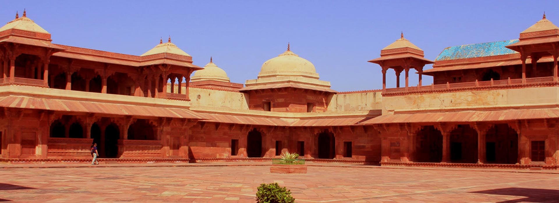 https://mdw-travel-data-us-east-1.s3.amazonaws.com/img/country/India/Jodha-Bai-ka-Rauza/img_01.jpg