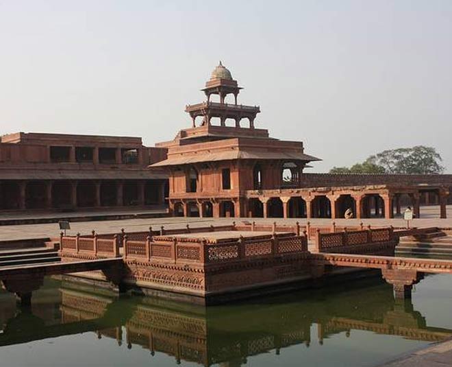 https://mdw-travel-data-us-east-1.s3.amazonaws.com/img/country/India/Jodha-Bai-ka-Rauza/img_02.jpg
