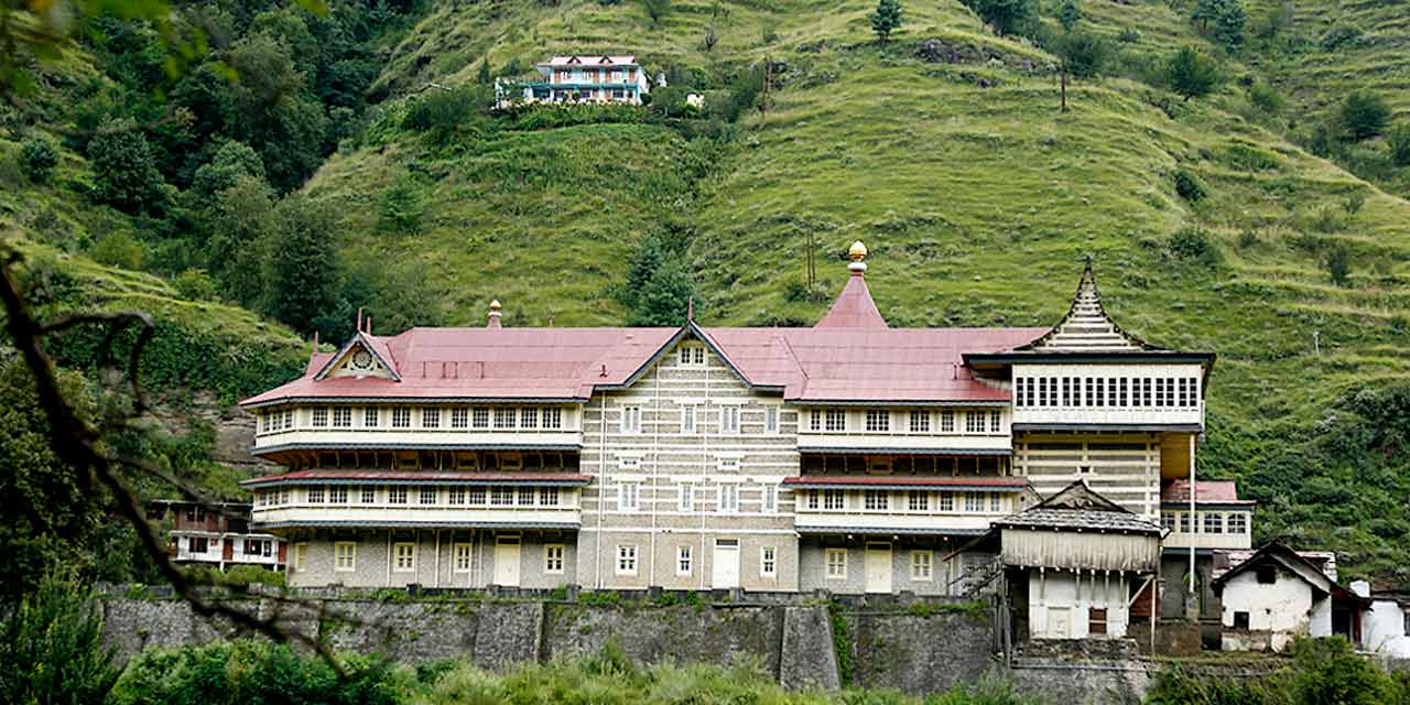 https://mdw-travel-data-us-east-1.s3.amazonaws.com/img/country/India/Jubbal-Palace/img_00.jpg