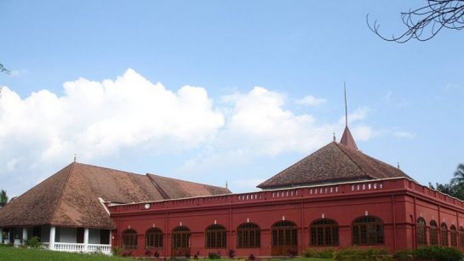 https://mdw-travel-data-us-east-1.s3.amazonaws.com/img/country/India/Kanakakkunnu-Palace/img_03.jpg