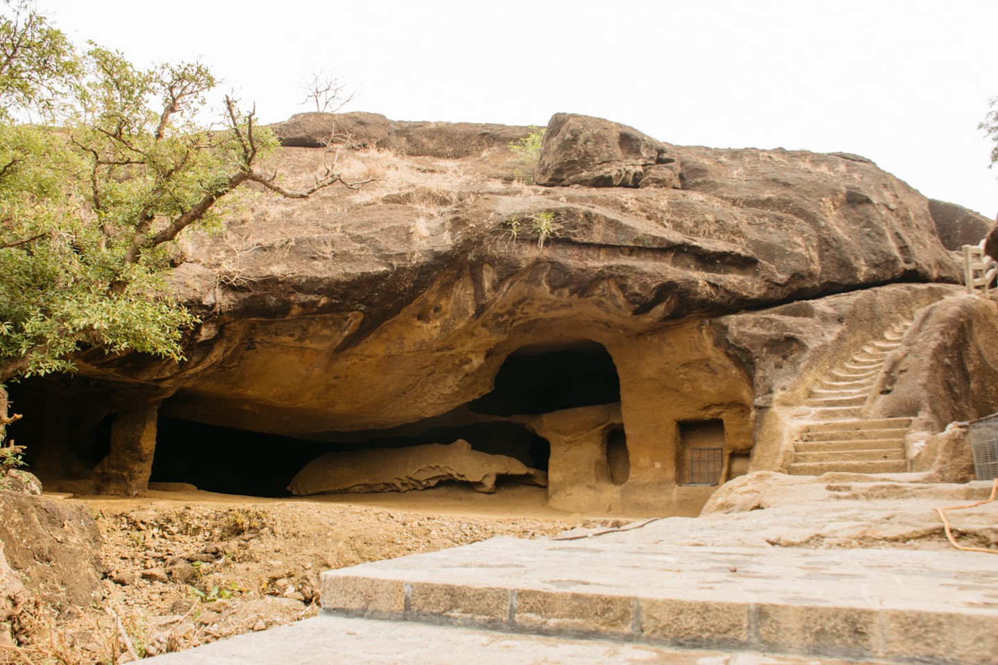 https://mdw-travel-data-us-east-1.s3.amazonaws.com/img/country/India/Kanheri-Caves/img_03.jpg