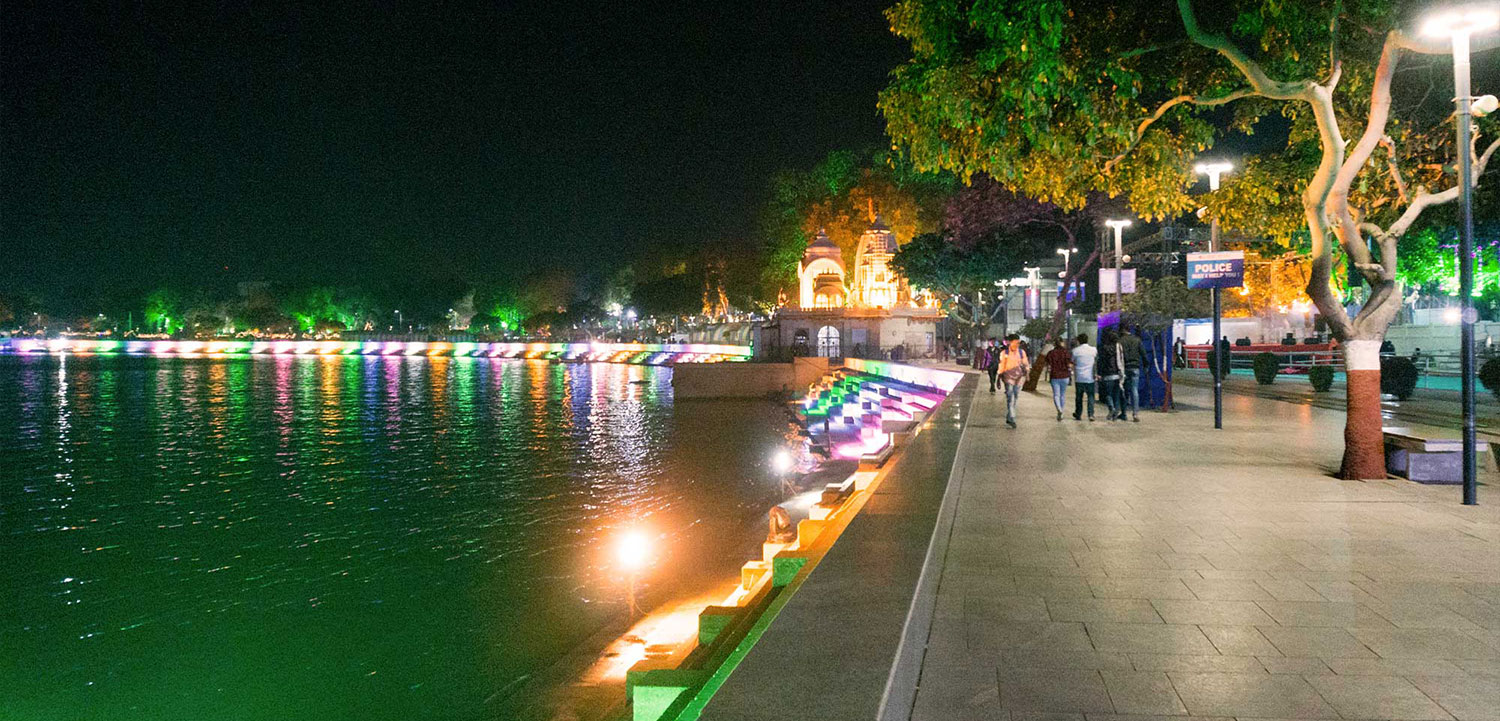 https://mdw-travel-data-us-east-1.s3.amazonaws.com/img/country/India/Kankaria-Lake/img_03.jpg