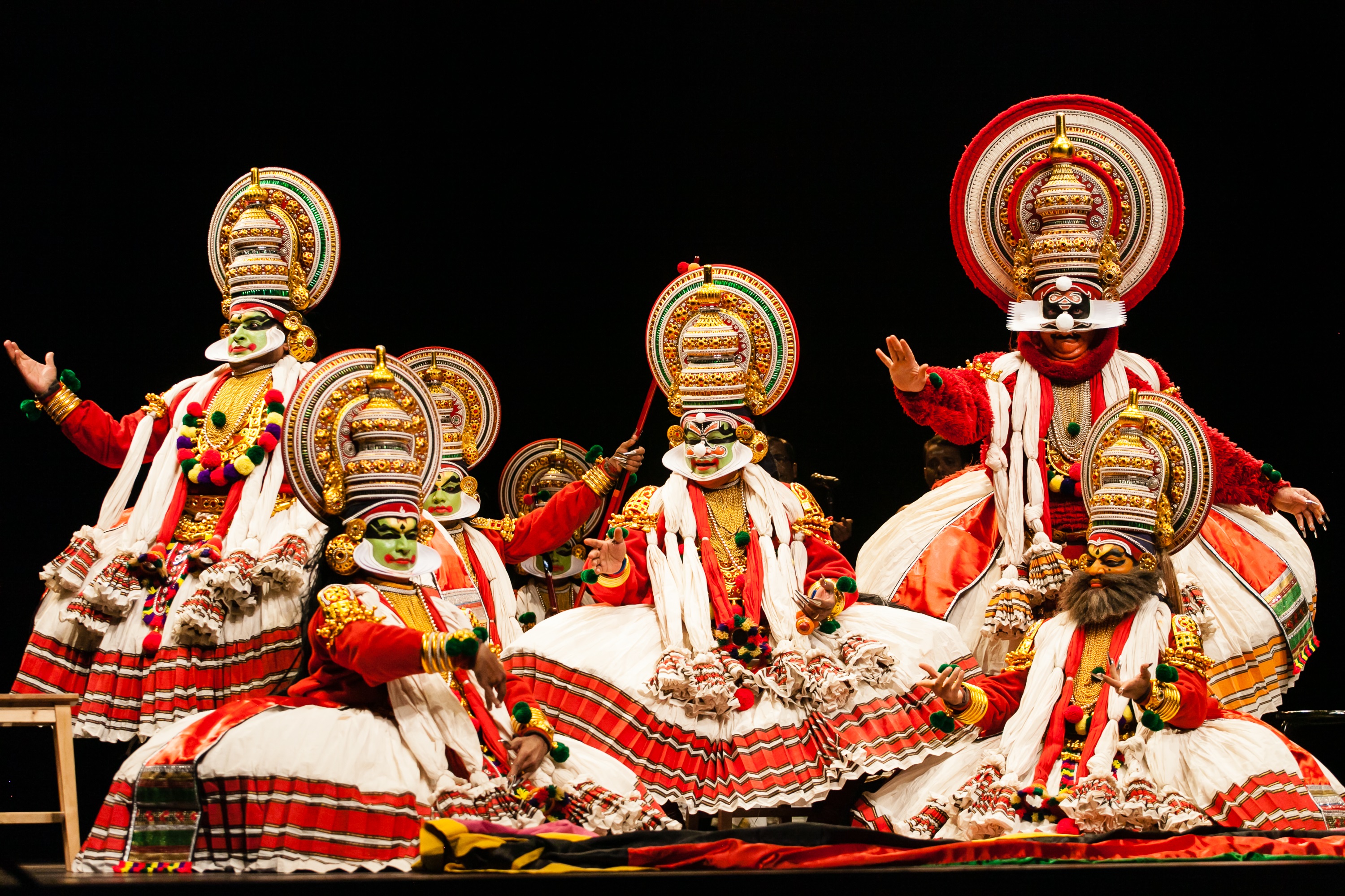 https://mdw-travel-data-us-east-1.s3.amazonaws.com/img/country/India/Kathakali-Centre/img_01.jpg