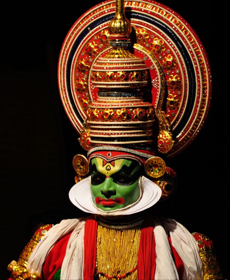 https://mdw-travel-data-us-east-1.s3.amazonaws.com/img/country/India/Kathakali-Centre/img_03.jpg