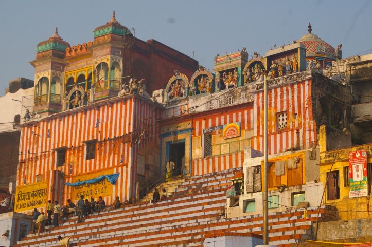 https://mdw-travel-data-us-east-1.s3.amazonaws.com/img/country/India/Kedar-Ghat/img_00.jpg