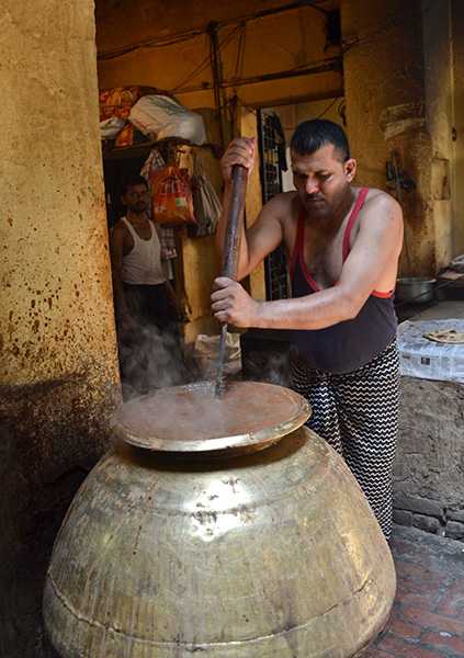 https://mdw-travel-data-us-east-1.s3.amazonaws.com/img/country/India/Kesar-Da-Dhaba/img_01.jpg