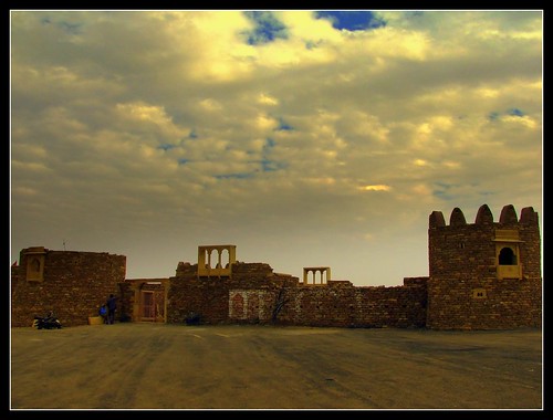 https://mdw-travel-data-us-east-1.s3.amazonaws.com/img/country/India/Khaba-Fort/img_02.jpg