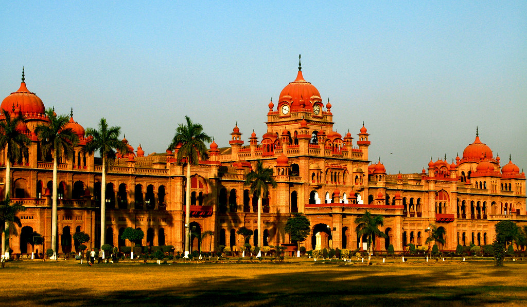https://mdw-travel-data-us-east-1.s3.amazonaws.com/img/country/India/Khalsa-College/img_01.jpg