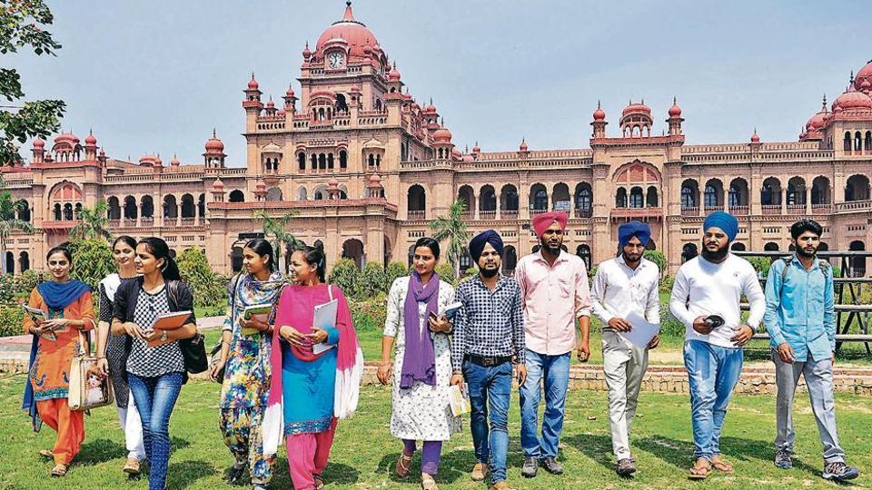 https://mdw-travel-data-us-east-1.s3.amazonaws.com/img/country/India/Khalsa-College/img_02.jpg