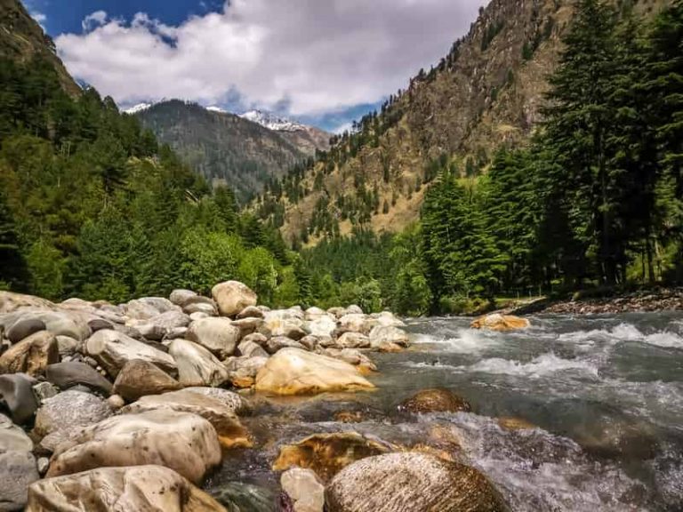 https://mdw-travel-data-us-east-1.s3.amazonaws.com/img/country/India/Kheerganga/img_02.jpg