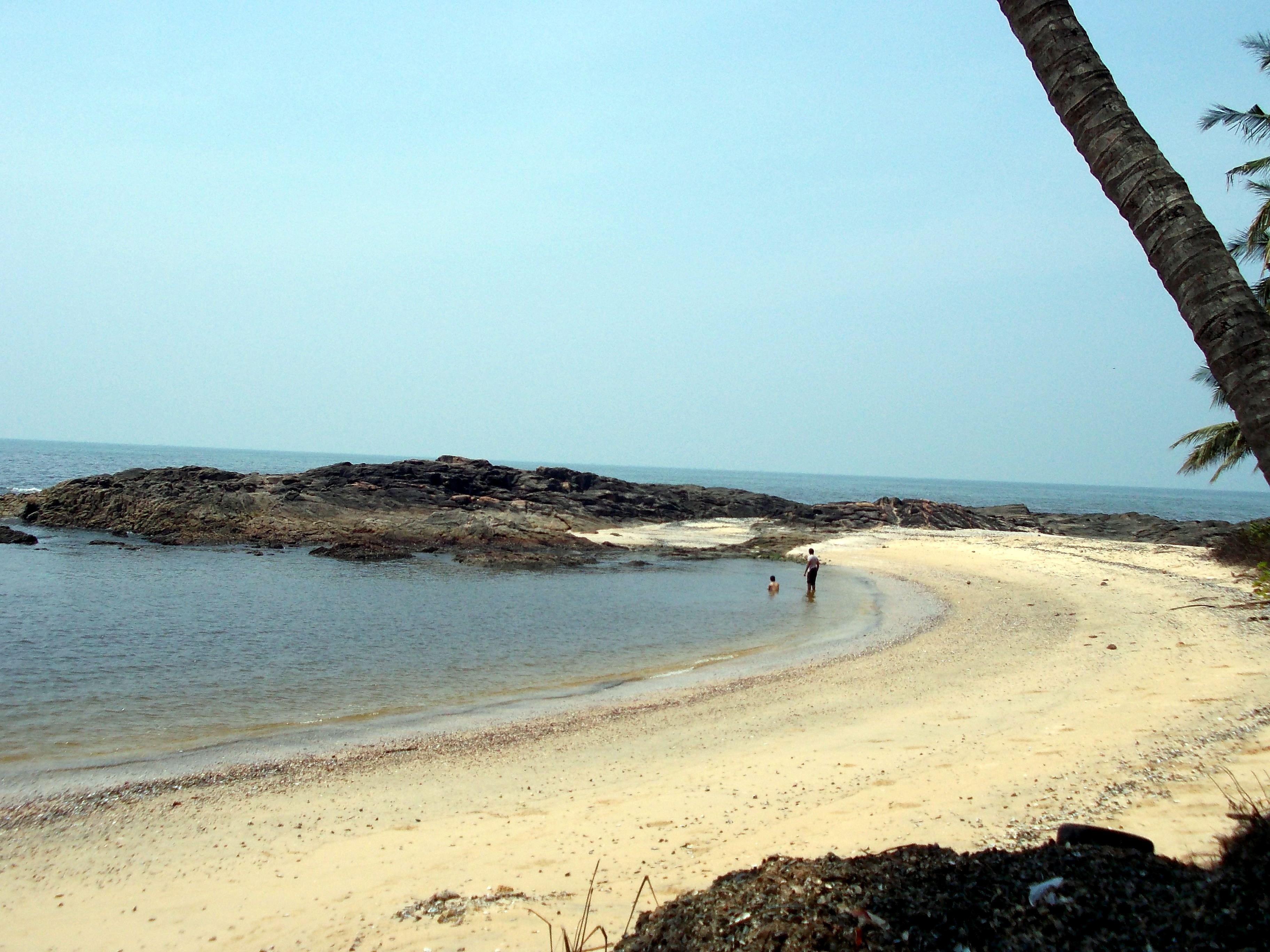 https://mdw-travel-data-us-east-1.s3.amazonaws.com/img/country/India/Kizhunna-Ezhara-Beach/img_01.jpg