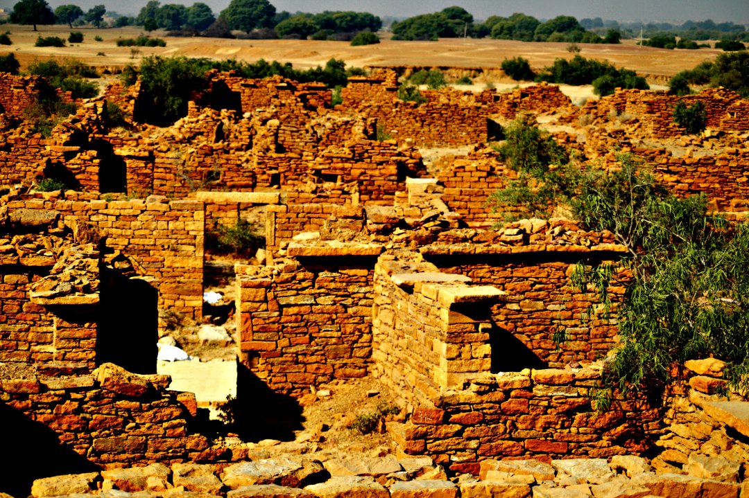 https://mdw-travel-data-us-east-1.s3.amazonaws.com/img/country/India/Kuldhara-Heritage-Village/img_02.jpg