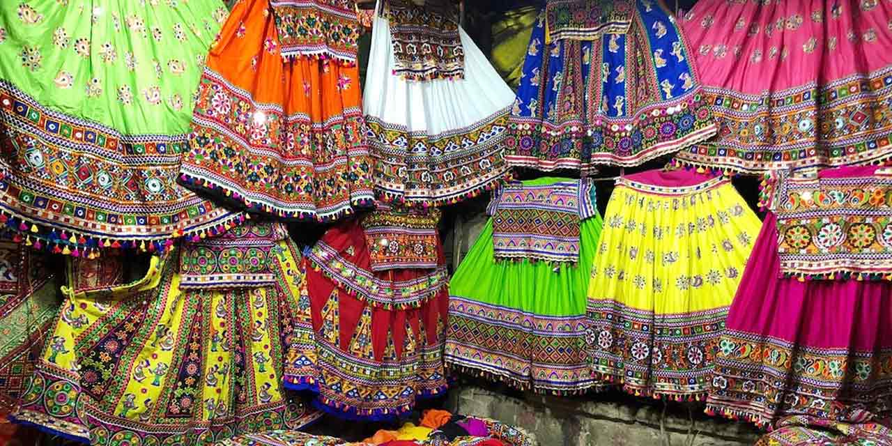 https://mdw-travel-data-us-east-1.s3.amazonaws.com/img/country/India/Law-Garden-Night-Market/img_03.jpg