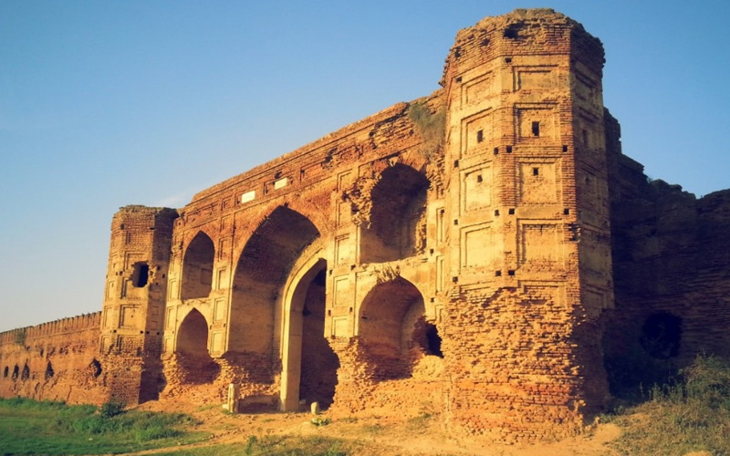 https://mdw-travel-data-us-east-1.s3.amazonaws.com/img/country/India/Lodhi-Fort/img_00.jpg