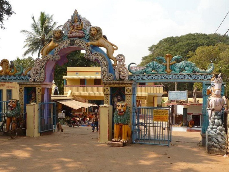 https://mdw-travel-data-us-east-1.s3.amazonaws.com/img/country/India/Loknath-Temple/img_01.jpg