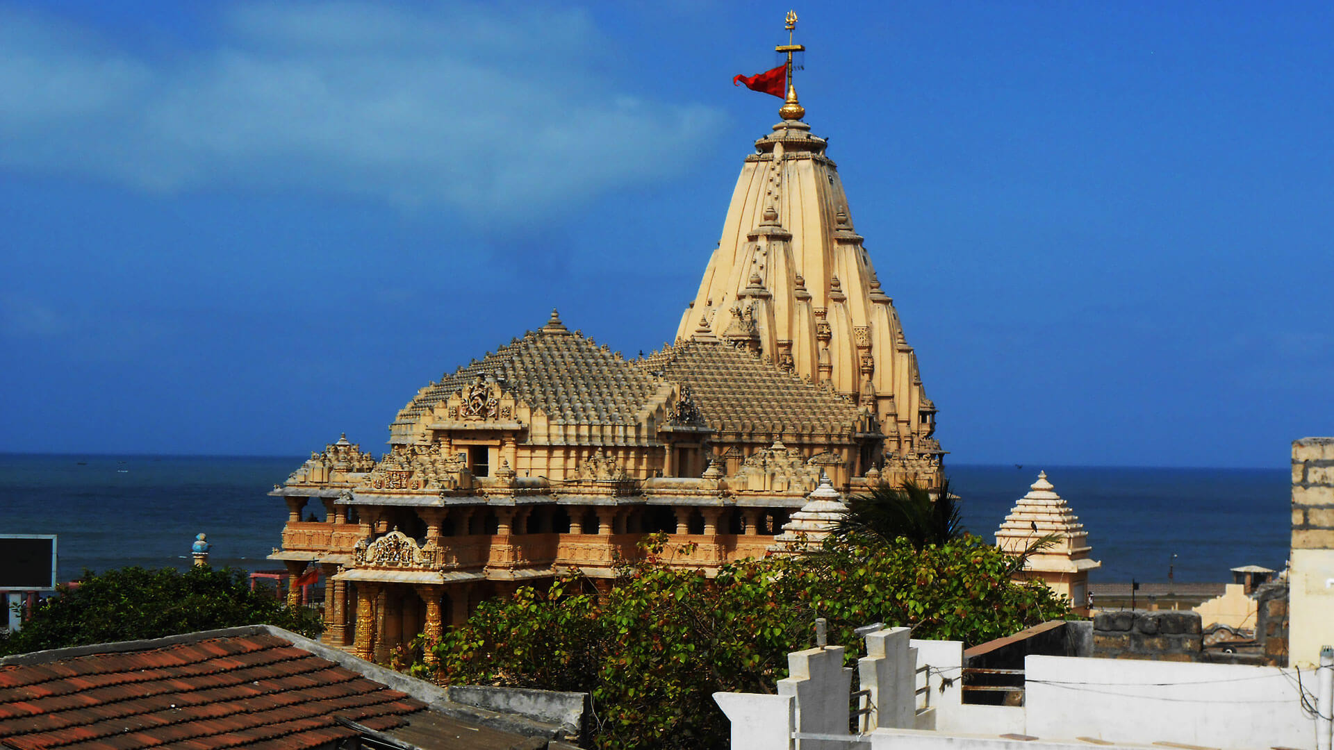 https://mdw-travel-data-us-east-1.s3.amazonaws.com/img/country/India/Loknath-Temple/img_03.jpg