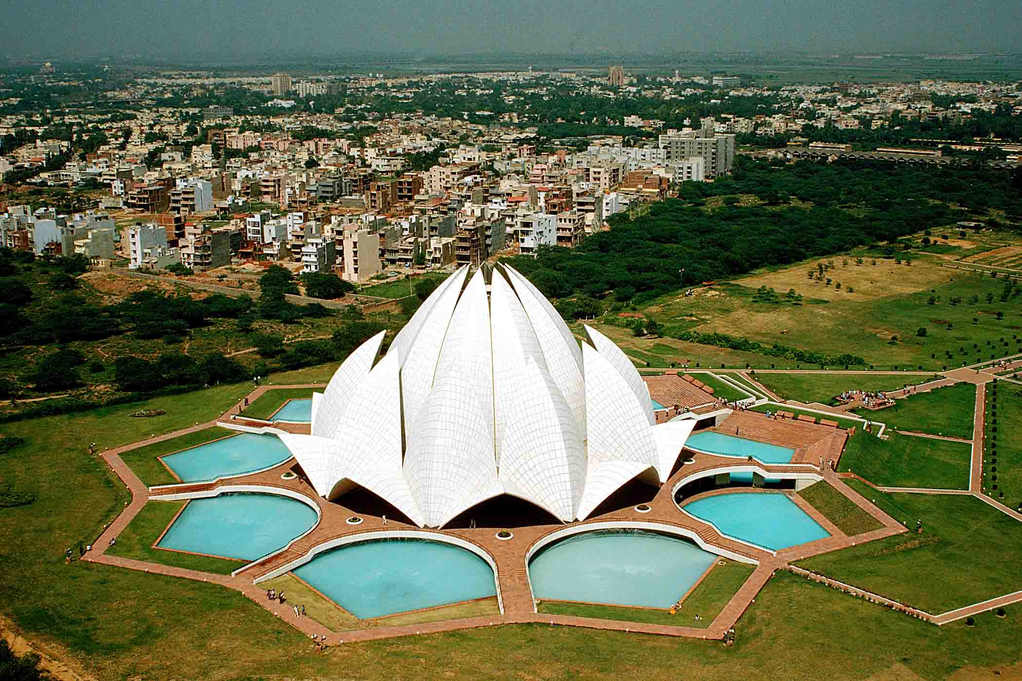 https://mdw-travel-data-us-east-1.s3.amazonaws.com/img/country/India/Lotus-Temple/img_02.jpg