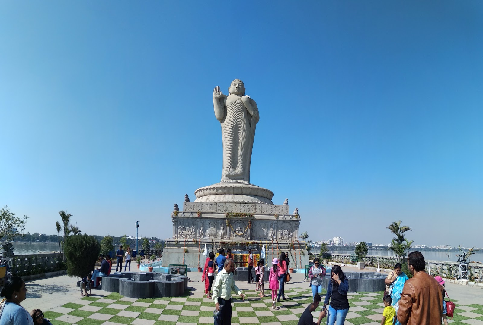 https://mdw-travel-data-us-east-1.s3.amazonaws.com/img/country/India/Lumbini-Park/img_03.jpg