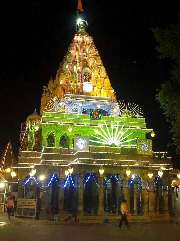 https://mdw-travel-data-us-east-1.s3.amazonaws.com/img/country/India/Mahakal-Temple/img_01.jpg