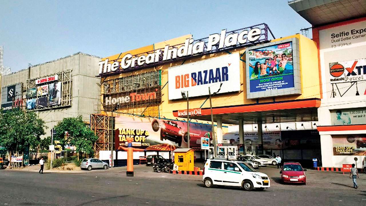 https://mdw-travel-data-us-east-1.s3.amazonaws.com/img/country/India/Mall-Road/img_02.jpg