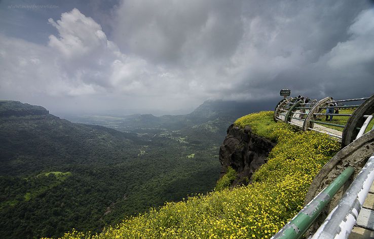 https://mdw-travel-data-us-east-1.s3.amazonaws.com/img/country/India/Malshej-Ghat/img_01.jpg