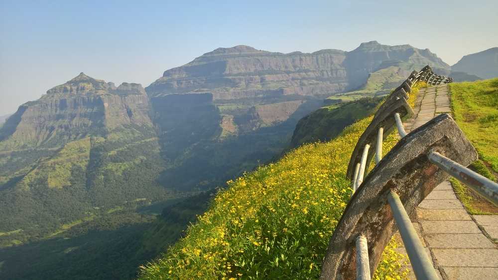 https://mdw-travel-data-us-east-1.s3.amazonaws.com/img/country/India/Malshej-Ghat/img_03.jpg
