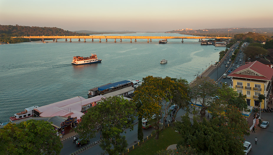 https://mdw-travel-data-us-east-1.s3.amazonaws.com/img/country/India/Mandovi-River/img_01.jpg