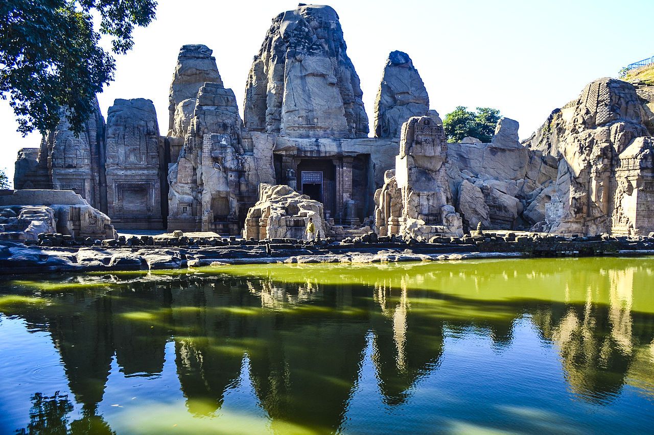 https://mdw-travel-data-us-east-1.s3.amazonaws.com/img/country/India/Masroor-Rock-Cut-Temple/img_00.jpg
