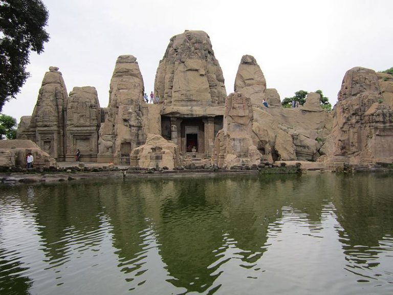 https://mdw-travel-data-us-east-1.s3.amazonaws.com/img/country/India/Masroor-Rock-Cut-Temple/img_01.jpg