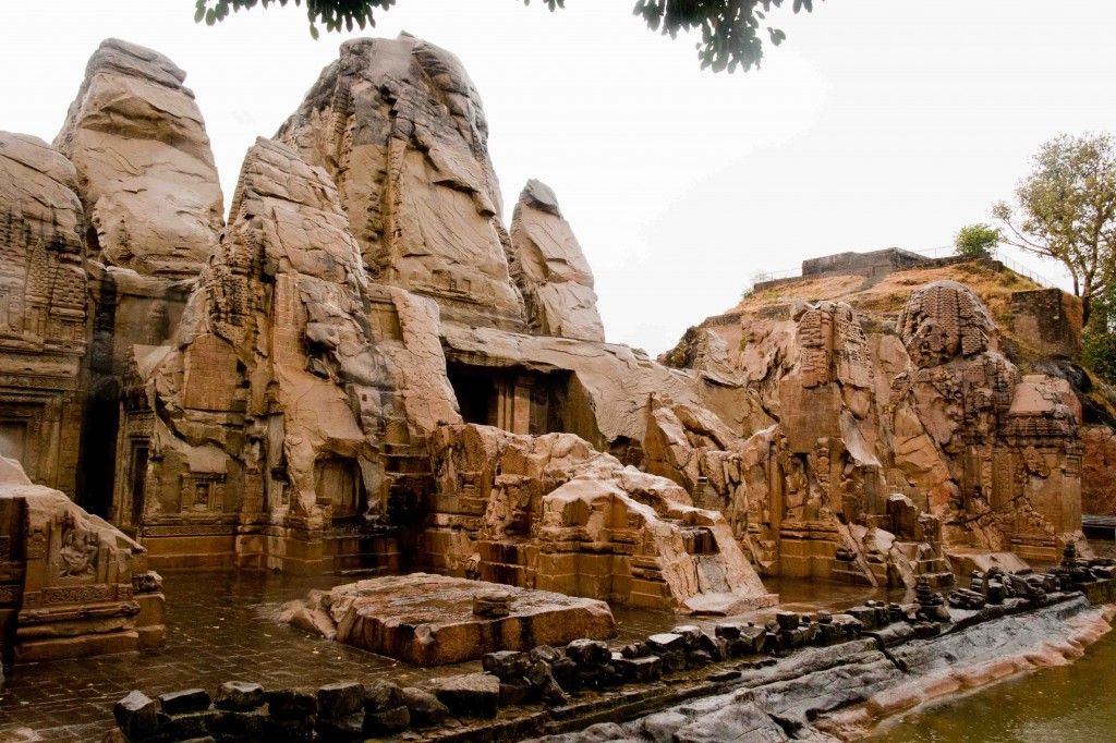 https://mdw-travel-data-us-east-1.s3.amazonaws.com/img/country/India/Masroor-Rock-Cut-Temple/img_02.jpg