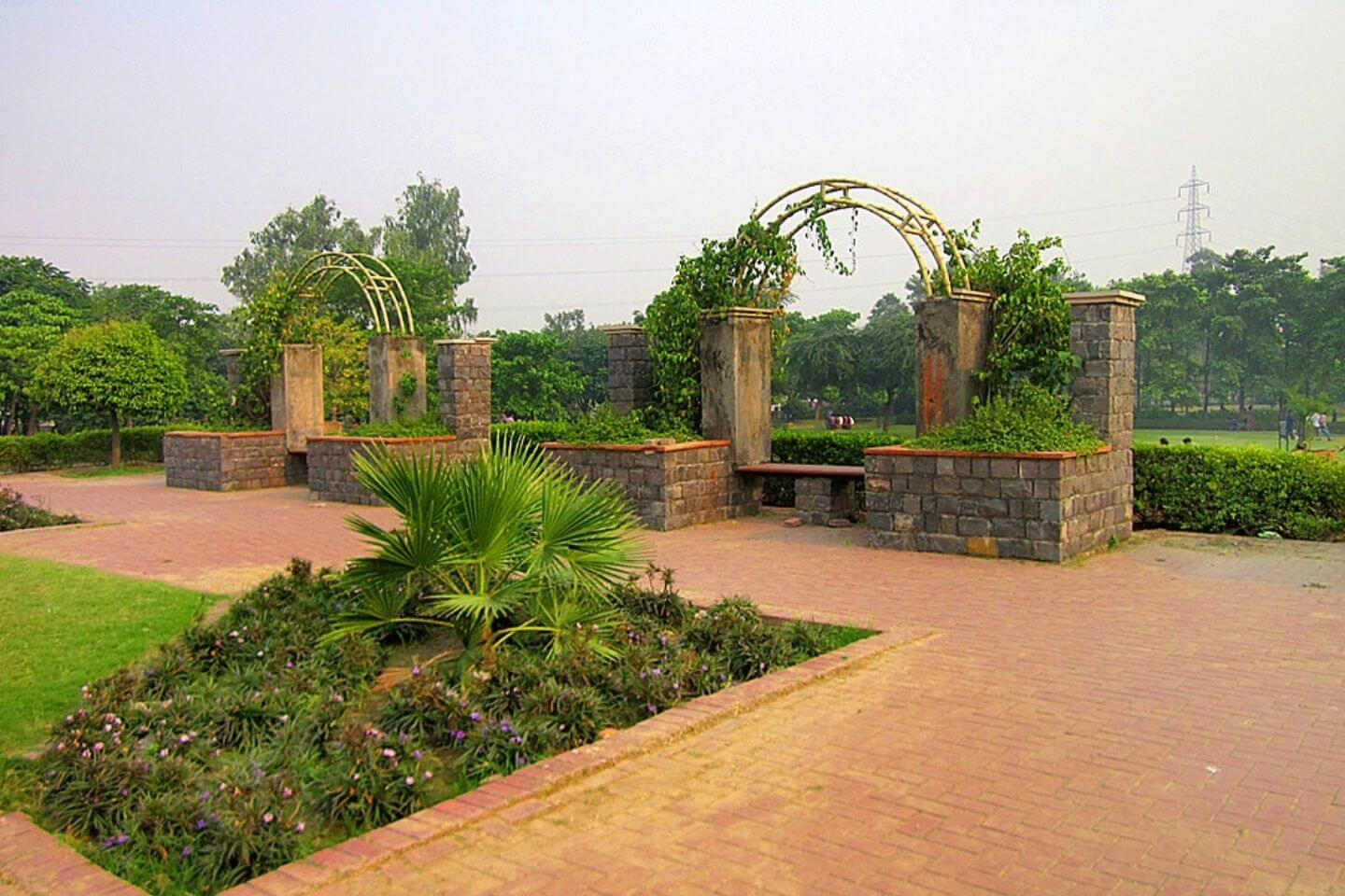https://mdw-travel-data-us-east-1.s3.amazonaws.com/img/country/India/Millennium-Park/img_00.jpg