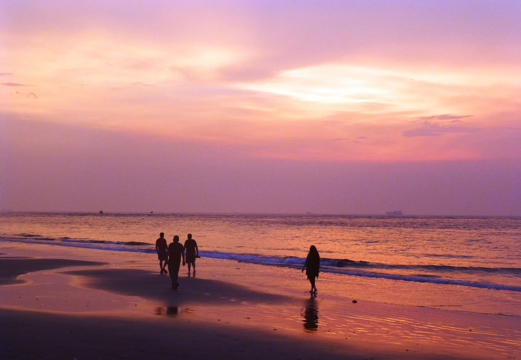 https://mdw-travel-data-us-east-1.s3.amazonaws.com/img/country/India/Miramar-Beach/img_00.jpg