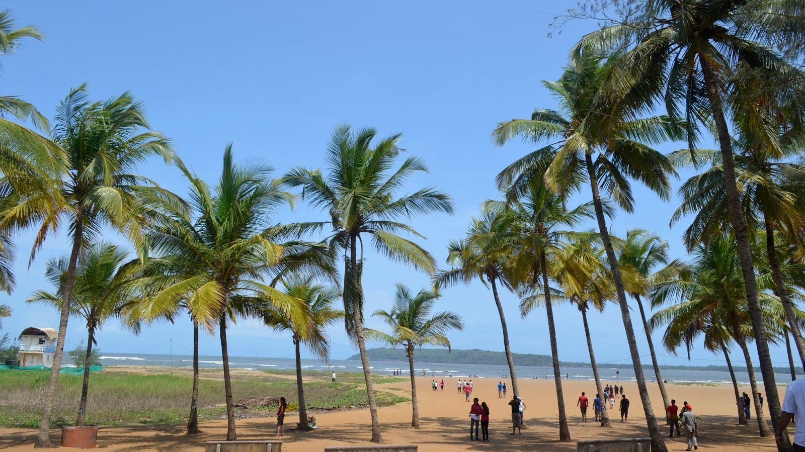https://mdw-travel-data-us-east-1.s3.amazonaws.com/img/country/India/Miramar-Beach/img_03.jpg