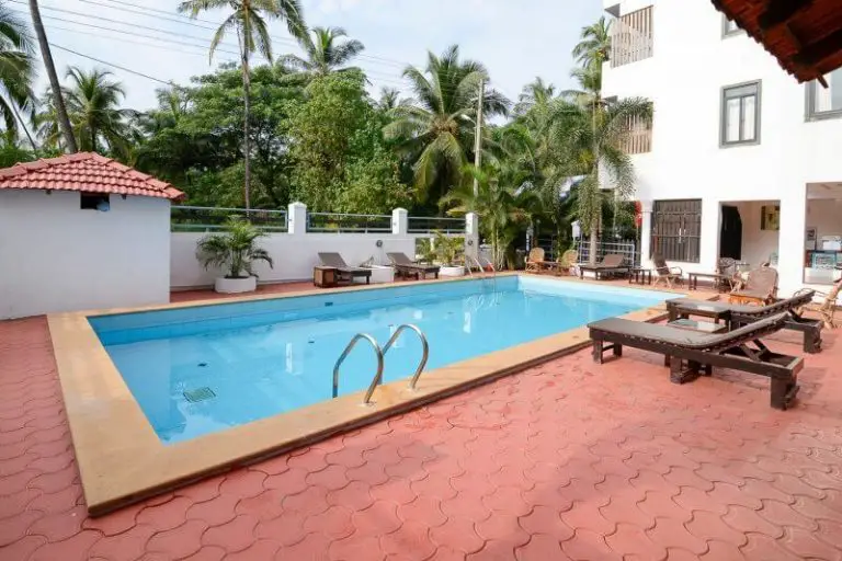 https://mdw-travel-data-us-east-1.s3.amazonaws.com/img/country/India/Morjim-Beach/img_00.jpg