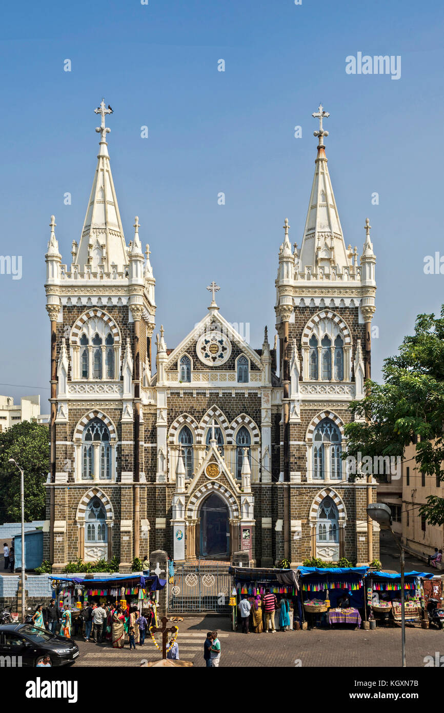 https://mdw-travel-data-us-east-1.s3.amazonaws.com/img/country/India/Mount-Mary-Church/img_02.jpg