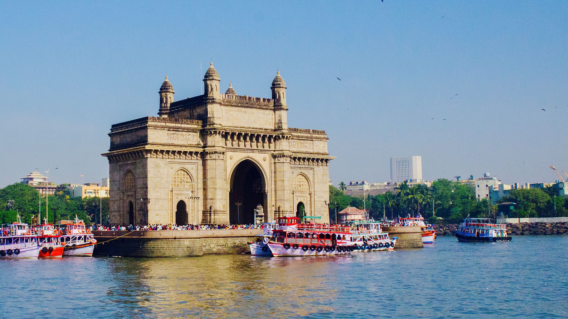 https://mdw-travel-data-us-east-1.s3.amazonaws.com/img/country/India/Mumbai-Chowpatty/img_01.jpg