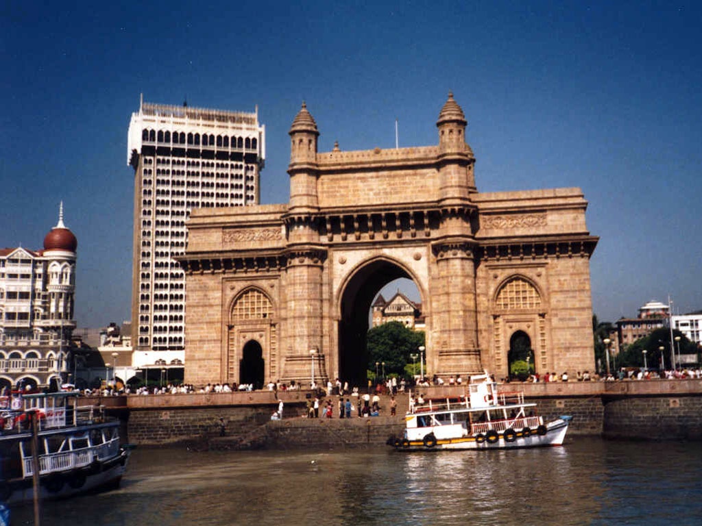 https://mdw-travel-data-us-east-1.s3.amazonaws.com/img/country/India/Mumbai-Chowpatty/img_02.jpg