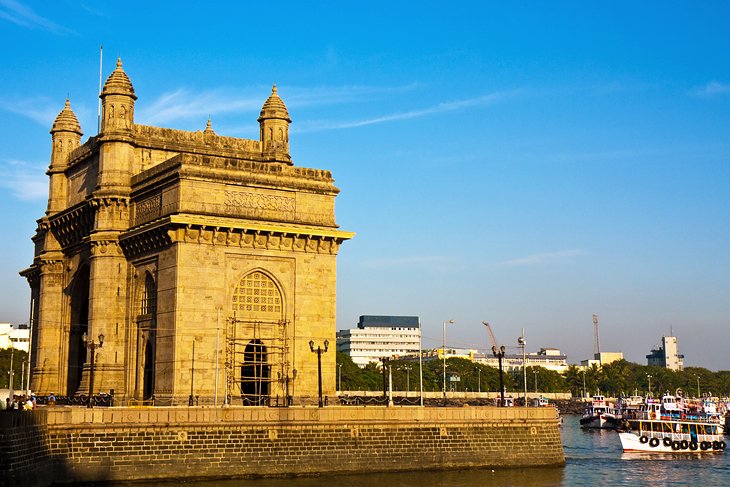 https://mdw-travel-data-us-east-1.s3.amazonaws.com/img/country/India/Mumbai-Chowpatty/img_03.jpg