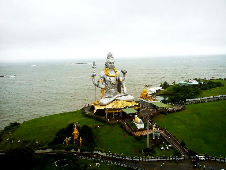https://mdw-travel-data-us-east-1.s3.amazonaws.com/img/country/India/Murudeshwar/img_03.jpg