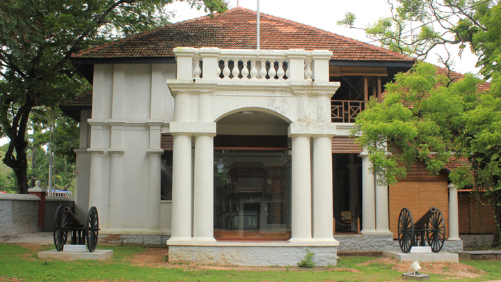 https://mdw-travel-data-us-east-1.s3.amazonaws.com/img/country/India/Museum-of-Kerala-History/img_02.jpg