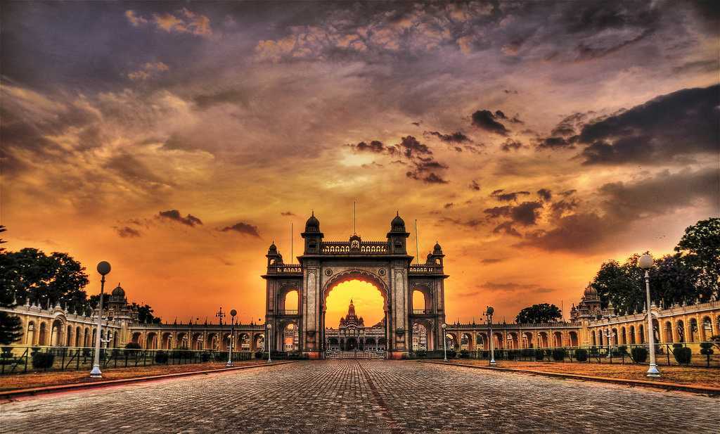 https://mdw-travel-data-us-east-1.s3.amazonaws.com/img/country/India/Mysore-City-Walks/img_01.jpg