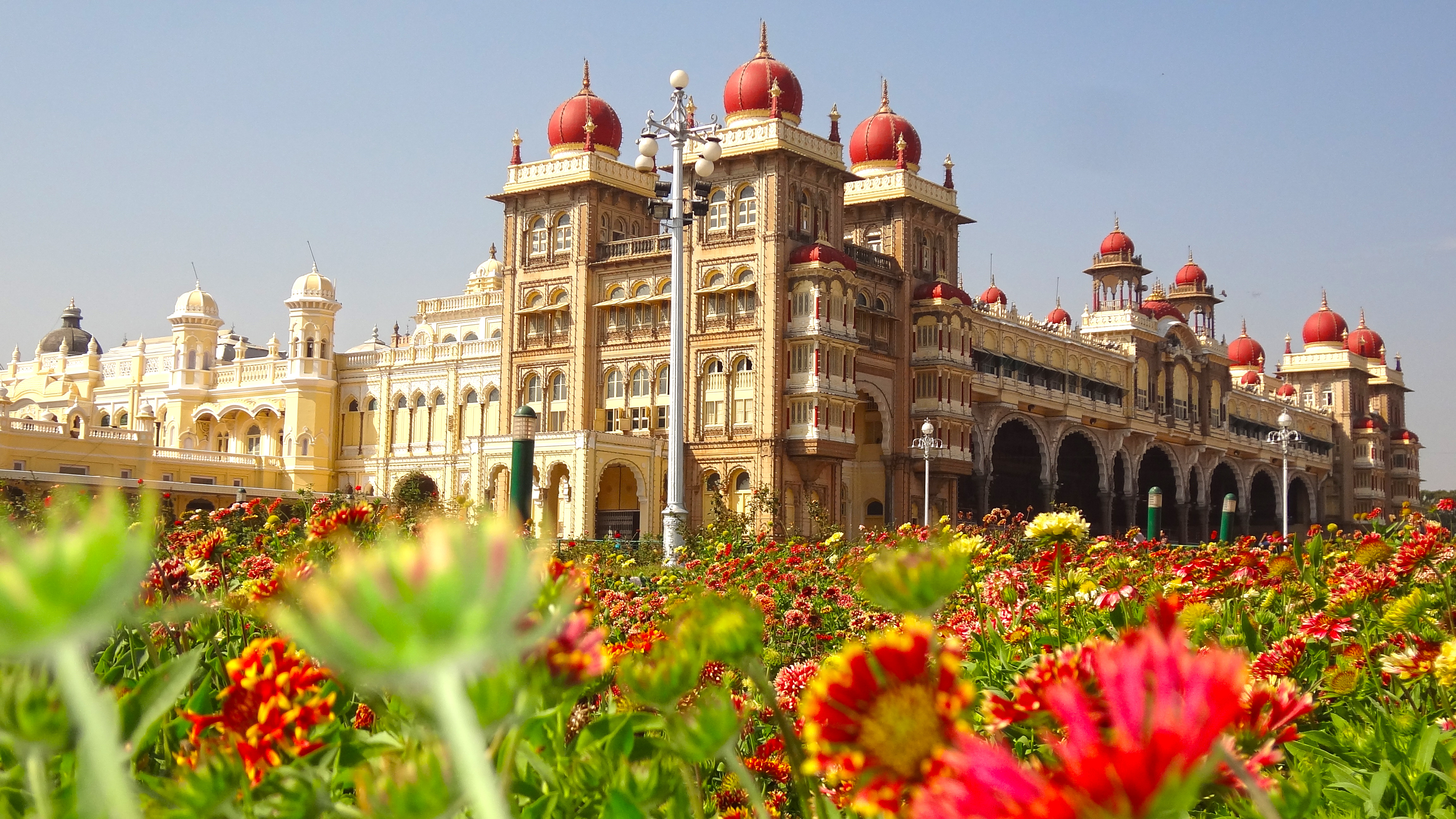 https://mdw-travel-data-us-east-1.s3.amazonaws.com/img/country/India/Mysore-City-Walks/img_03.jpg