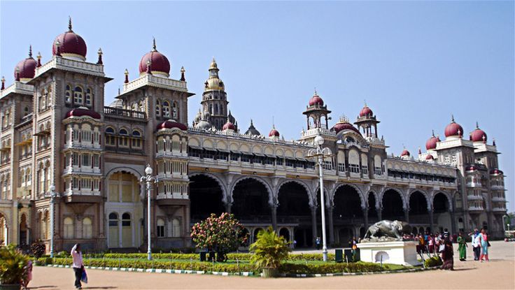 https://mdw-travel-data-us-east-1.s3.amazonaws.com/img/country/India/Mysore-Maharajahs-Palace-Ambavilas/img_02.jpg