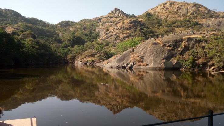 https://mdw-travel-data-us-east-1.s3.amazonaws.com/img/country/India/Nakki-Lake/img_03.jpg