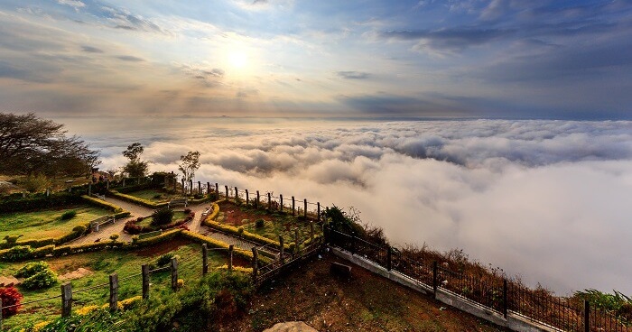 https://mdw-travel-data-us-east-1.s3.amazonaws.com/img/country/India/Nandi-Hills/img_03.jpg
