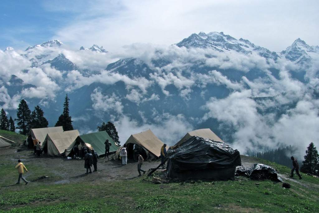https://mdw-travel-data-us-east-1.s3.amazonaws.com/img/country/India/Narkanda/img_01.jpg