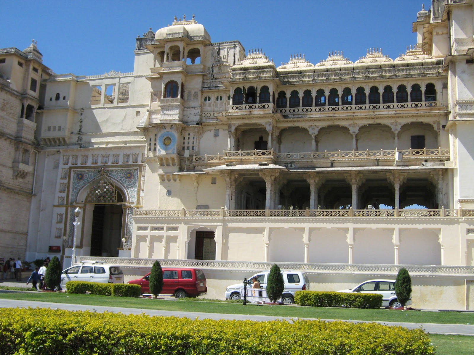 https://mdw-travel-data-us-east-1.s3.amazonaws.com/img/country/India/Nathdwara/img_02.jpg
