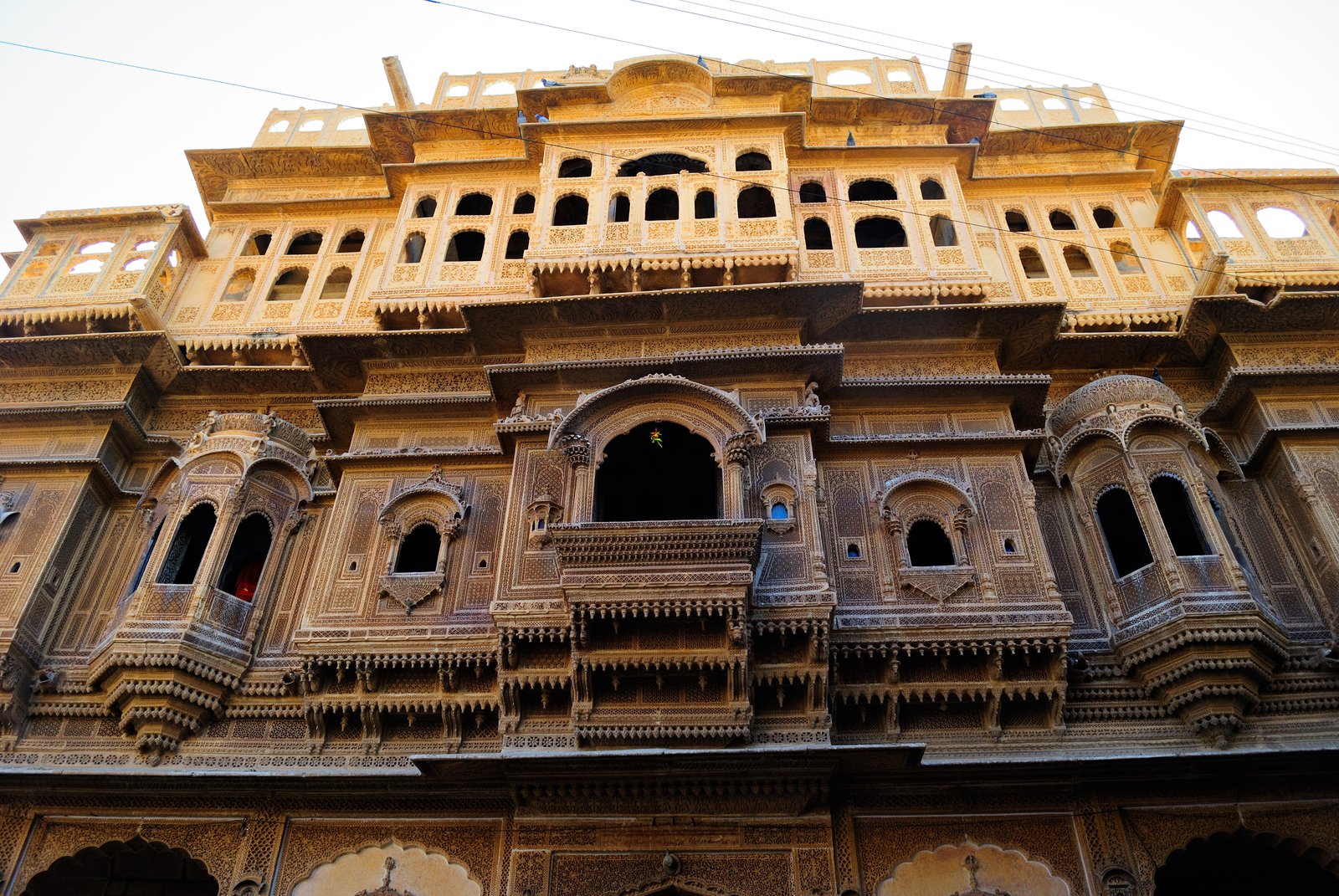 https://mdw-travel-data-us-east-1.s3.amazonaws.com/img/country/India/Nathmal-Ji-Ki-Haveli/img_02.jpg