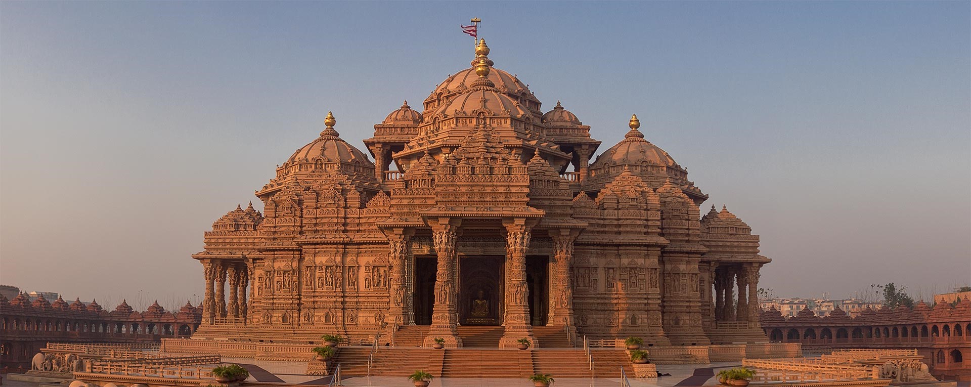 https://mdw-travel-data-us-east-1.s3.amazonaws.com/img/country/India/Nehru-Park/img_01.jpg