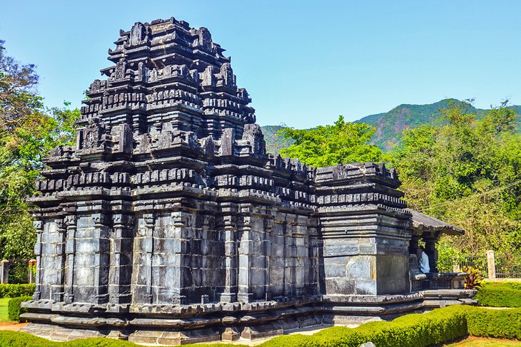 https://mdw-travel-data-us-east-1.s3.amazonaws.com/img/country/India/Old-Goa/img_01.jpg